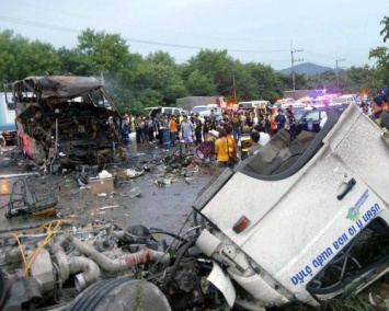 ДТП в Тайланде: в перевернутом микроавтобусе погибли россияне