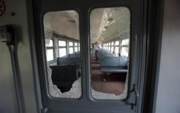 На Днепропетровщине вандалы ломают поезда