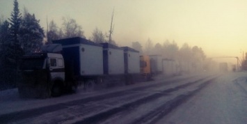 Застрявшие на Ямале при -64°С дальнобойщики обвинили МЧС в вымогательстве