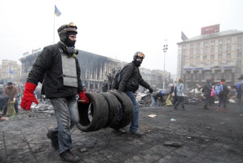 "Почему нельзя признаться в конце концов: это мы - внесли на своих плечах воров, подлецов" - киевский поэт бросил поэтическую "бомбу" в Майдан