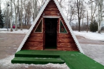 В Николаеве неизвестные обокрали "Домик Святого Николая" возле главной елки на Соборной площади (ФОТО)