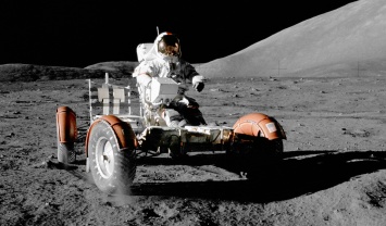 Лунная пыль: в NASA развенчали версию сторонников заговора