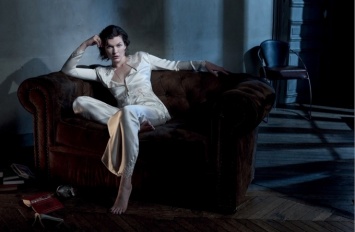 Йовович снялась в мрачной фотосессии для Vogue