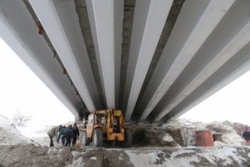 В Бахмутском районе продолжается реконструкция моста