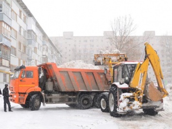 В Запорожье дороги заполонила спецтехника