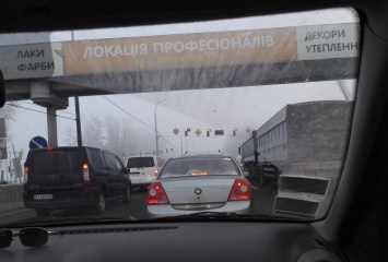 Новый светофор под Киевом парализовал Одесскую трассу