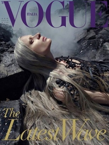 Названы самые провокационные обложки Vogue от Франки Соццани