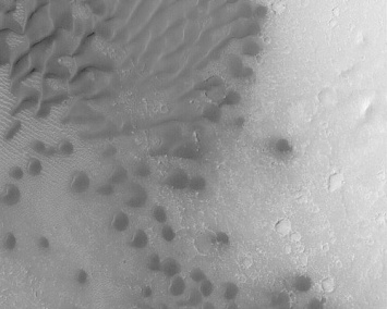 Ученые объяснили странные трещины на Марсе