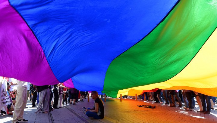 В Петербурге геи хотят провести свой парад в День ВДВ