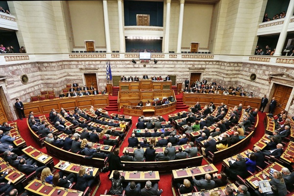 Парламент Греции принимает новые реформы
