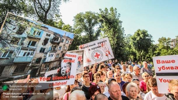 Жители Донецка вышли на митинг (ВИДЕО)