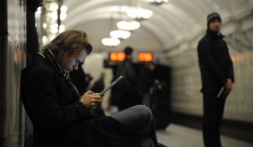 Гройсман пообещал обсудить установку 3G-интернета в столичном метрополитене