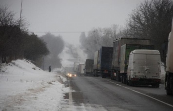 Трасса на Закарпатье полностью заледенела