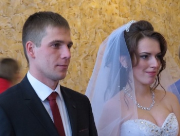 Их поженила война - в Мелитополе расписались разведчики (фото)