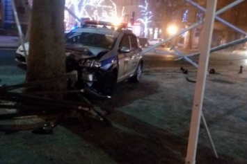 На Дерибасовской автомобиль службы охраны не выдержал встречи с «Копейкой»