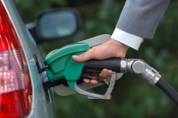 Рада одобрила повышение акциза на бензин: как в 2017 на него изменятся цены