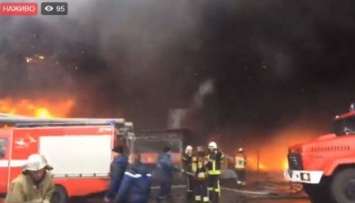 Пожар в Киеве: спасатели не знают, все ли покинули территорию рынка