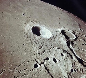 Ученые NASA задумались о колонизации лунных кратеров