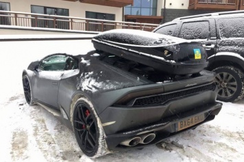 Пафос от британца: дрифт Lamborghini Huracan на заснеженной трассе Буковеля - видео