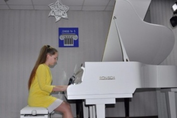 В Каменском состоялся музыкальный вечер "Его величество рояль"