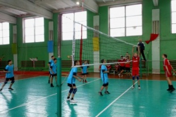 Сегодня утром в Павлограде стартовал Кубок мэра по волейболу