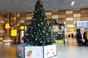 В Международном аэропорту Симферополь Деда Мороз и Снегурочка будут встречать пассажиров (ФОТО)