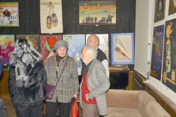 В Одессе представили ретроспективу работ художника 250 спектаклей (ФОТО)