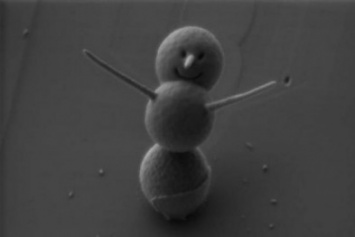 В Канаде ученый создал снеговика, меньше и тоньше волоска человека