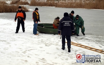 Спасатели доставали «рыбака» из ледяной воды реки Волчья