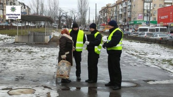 В Николаеве патрульные начали штрафовать горожан, переходящих дорогу в неположенном месте