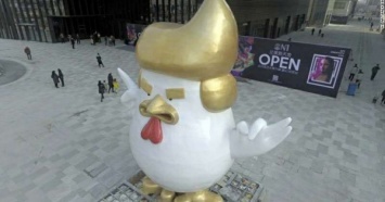 Гигантская статуя петуха, похожего на Трампа, появилась в Китае