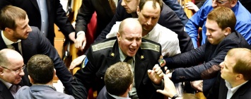 Пьяную драка порошенковцев объяснили нервозностью депутатов