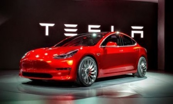 Кременчугских чиновников хотят пересадить на электромобили Tesla