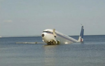 Катастрофа российского Ту-154: комиссия рассматривает около 7 версий крушения