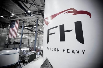 SpaceX впервые показала Falcon Heavy