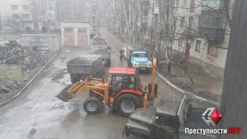 Помощника Жолобецкого обвинили в попытке «замять» некачественный ремонт дорог в Николаеве: «Подрядчик кидал асфальт в лужи»