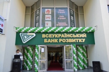 Киевский суд снял арест 15 млн долл. трех физлиц в банке сына Виктора Януковича