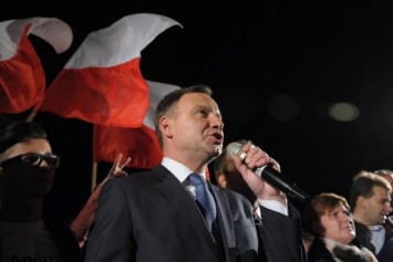 Президент Польши отказался подписать закон о запрете собраний