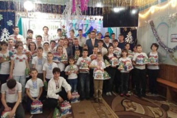 Прокуратуры Донецкой и Закарпатской областей поздравили детей-сирот Бахмутского района с праздниками