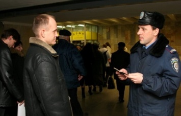 Инспекторы патрульной службы грабили людей в метро