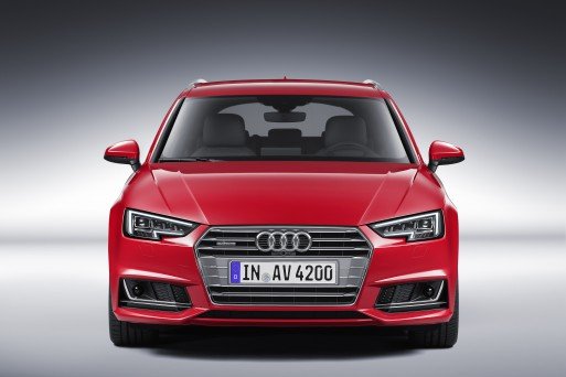 RS4 в кузове "седан" решила выпустить Audi