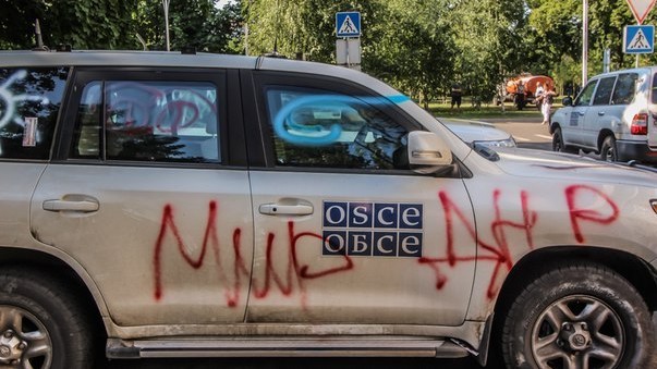 В Донецке протестующим не понравились автомобили миссии ОБСЕ