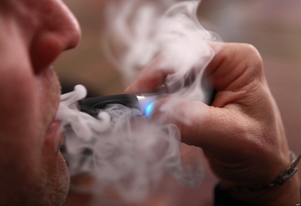 Ученые выяснили, что электронные сигареты вызывают сильную зависимость
