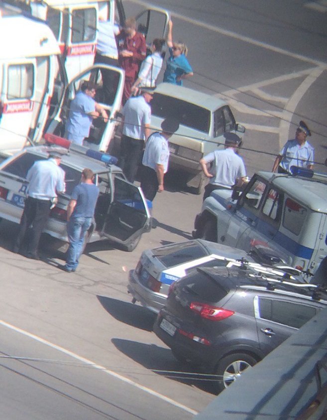 В Воронеже между полицейскими и автомобилистами произошла драка из-за украденного колеса