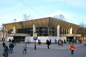 В метро Санкт-Петербурга мигрант "навалял" местному охамевшему турникмену, обижавшему пассажиров - яркое видео