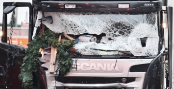 На грузовике берлинского террориста сработала система автоматического торможения