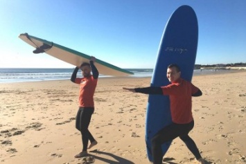 В День святого Николая наш корреспондент в Португалии серфингом занимался