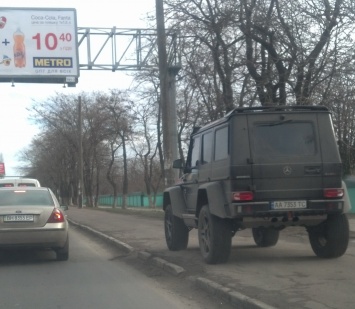 Это, Украина, детка! Экстремальный Гелендваген обгоняет всех по пешеходной дорожке