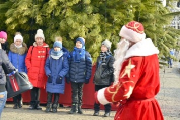 На Дерибасовской фальшивый Дед Мороз вел себя неадекватно (ФОТО, ОПРОС)