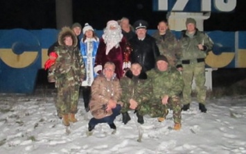 Запорожские полицейские поздравили находящихся на передовой «Скифовцев»